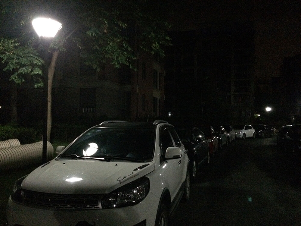 停在小区中的私家车